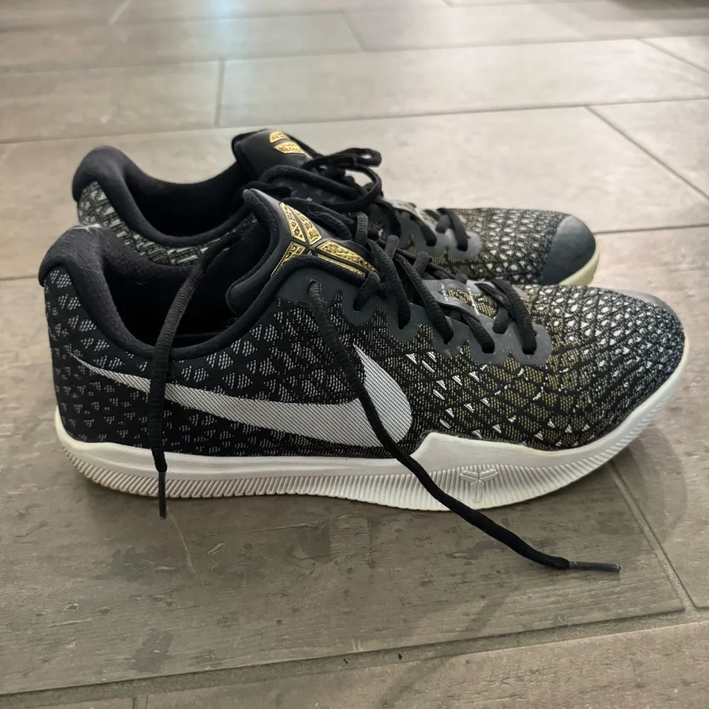 Nike Mamba Instincts in Black and Gold - Picture 2 of 5